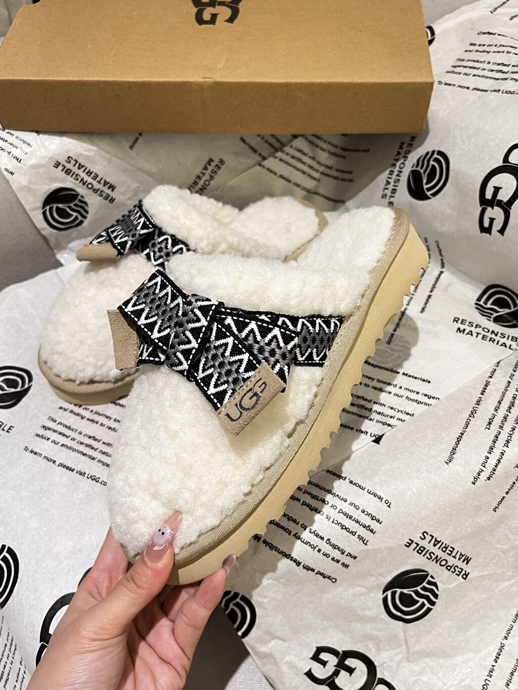 כפכפים UGG – תמונה 13