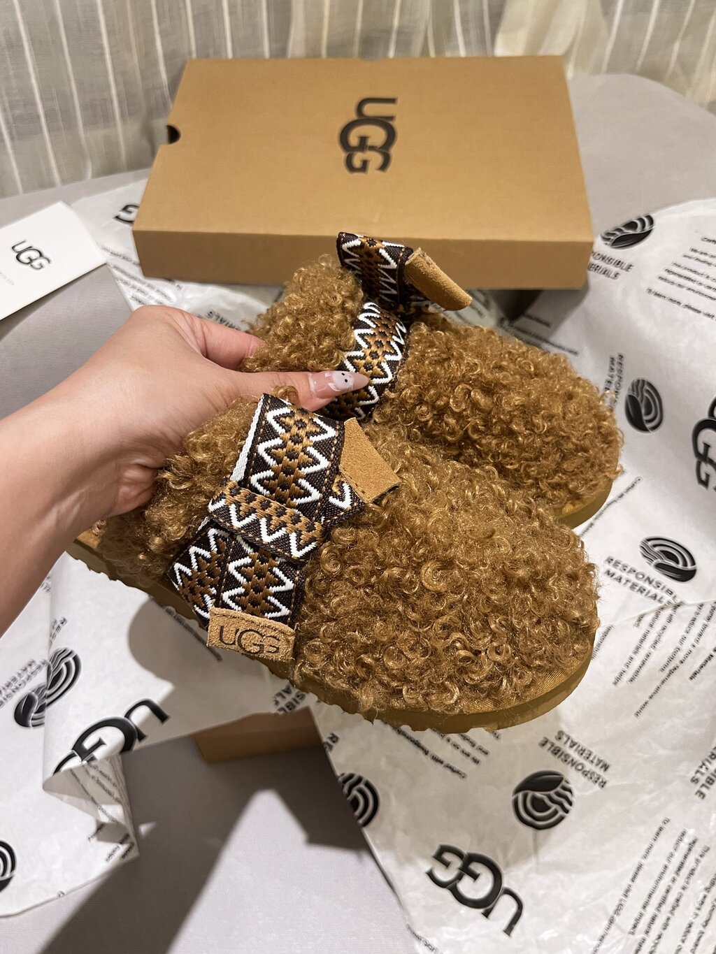 כפכפים UGG – תמונה 8