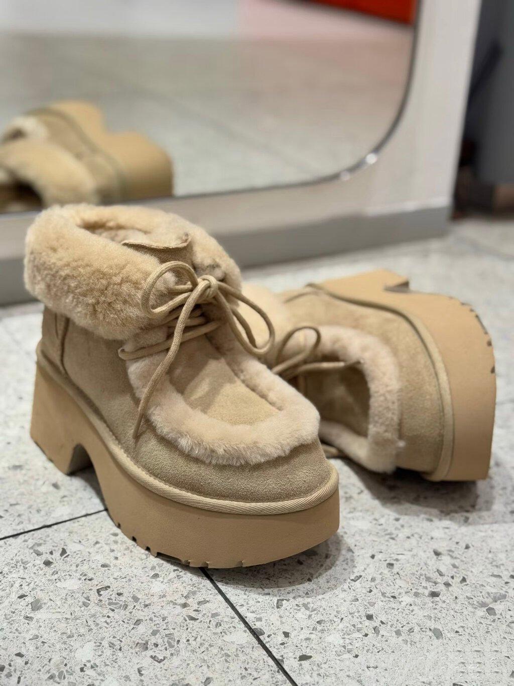 מגפיים UGG אסמי פלטפורמה – תמונה 6