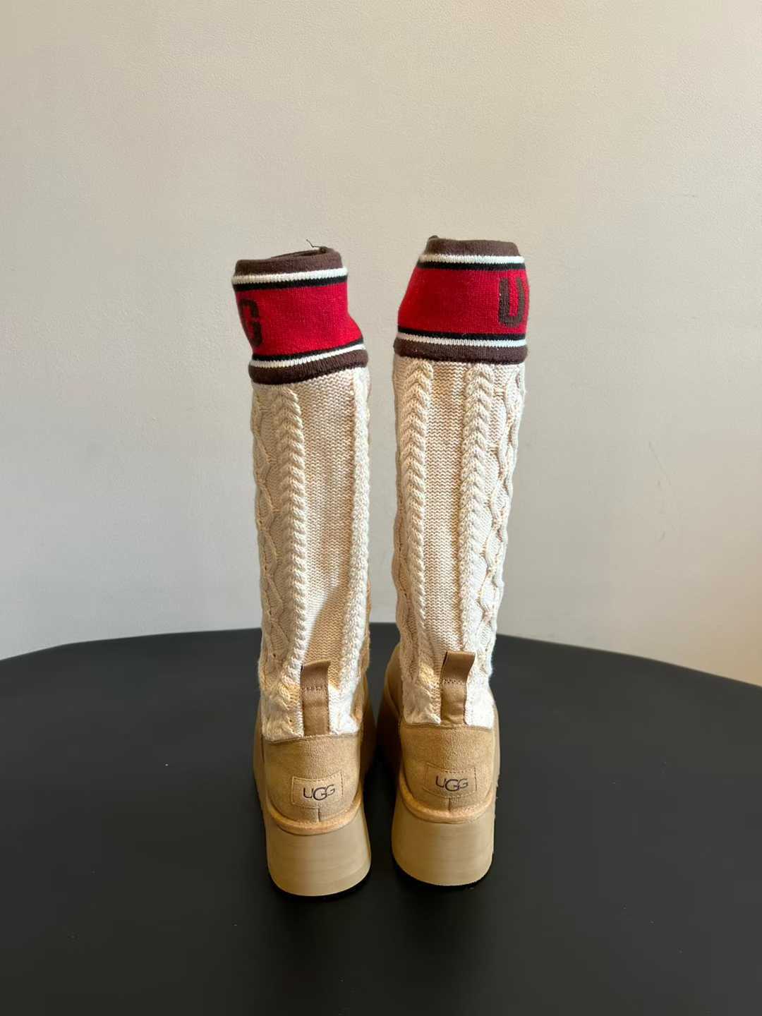מגפיים UGG בשילוב חותלות – תמונה 17