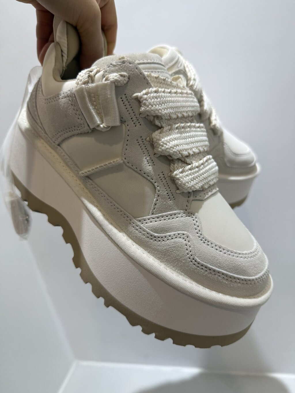 נעלי פלטפורמה UGG – תמונה 5