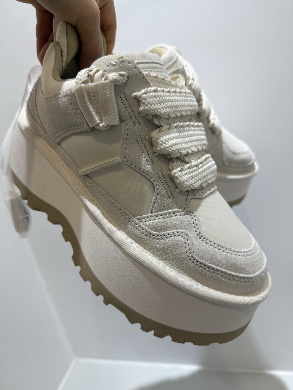 נעלי פלטפורמה UGG – תמונה 4