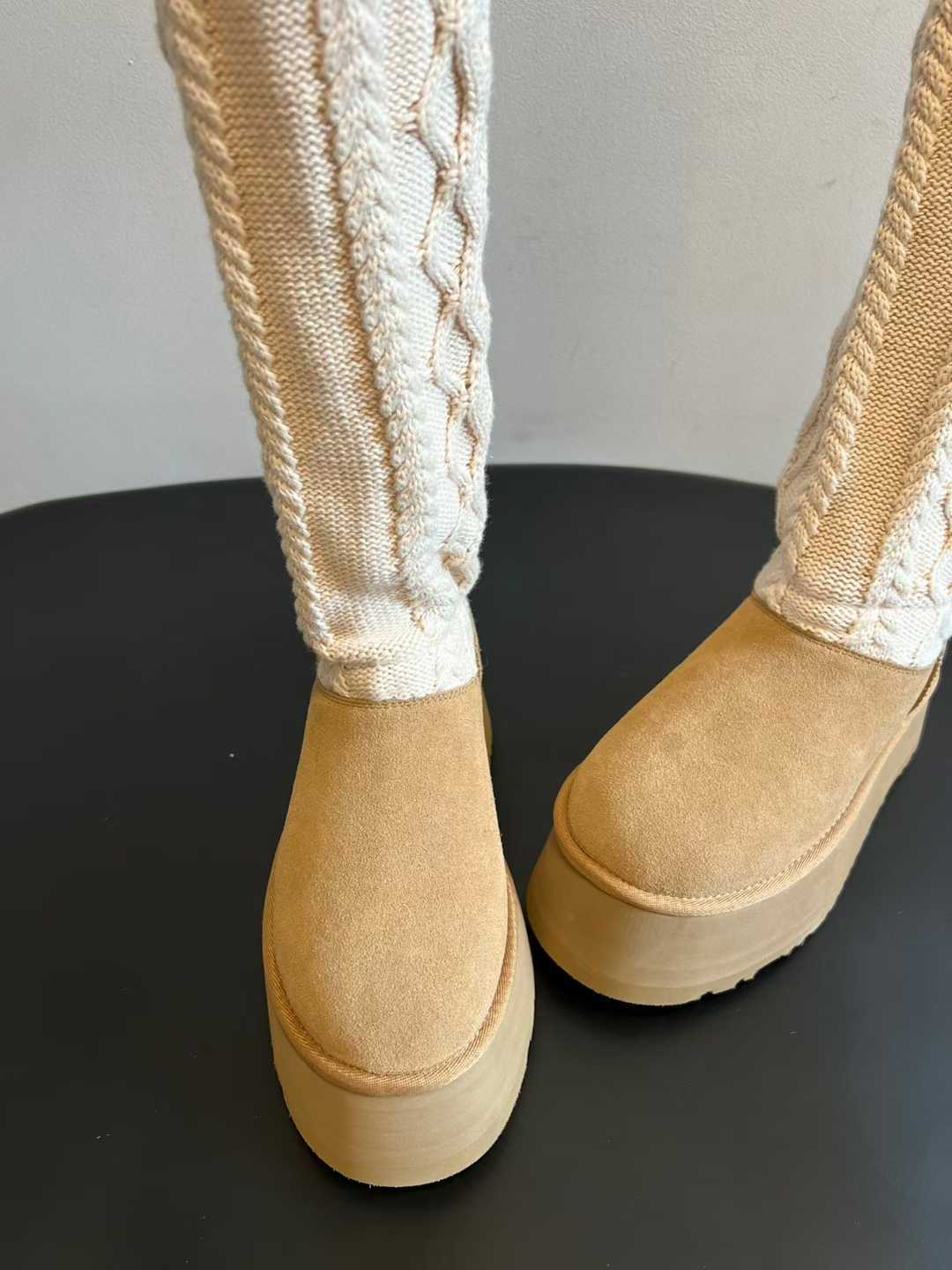 מגפיים UGG בשילוב חותלות – תמונה 10