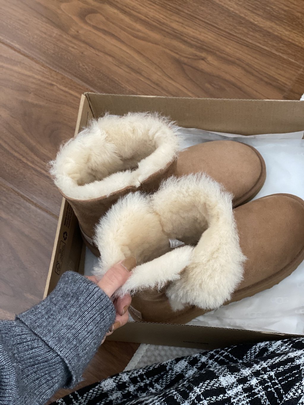 מגפיים UGG עם כפתור – תמונה 10