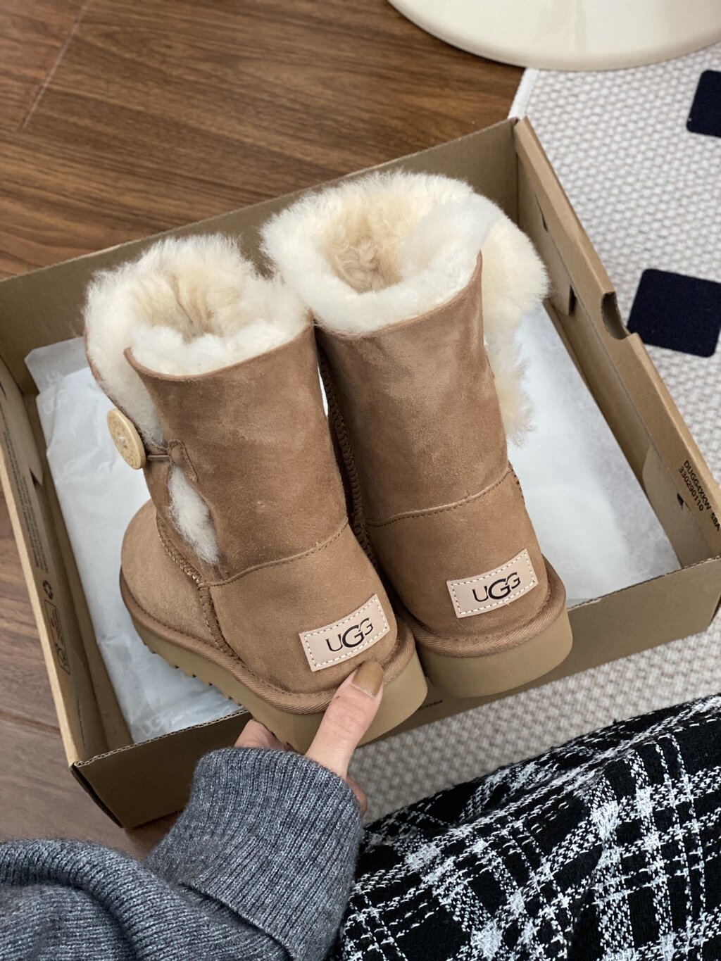 מגפיים UGG עם כפתור