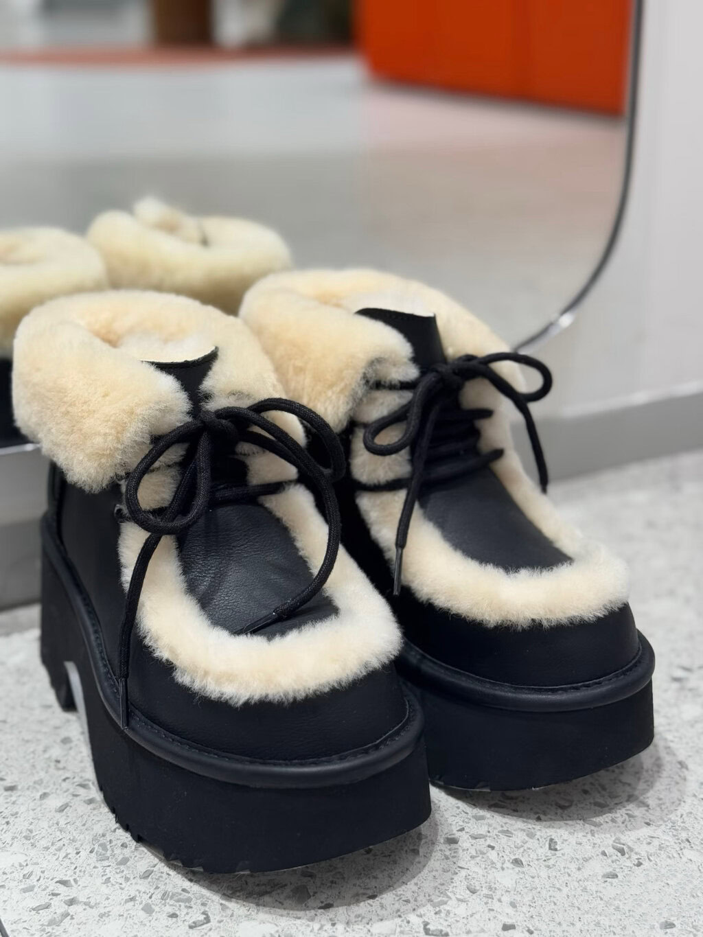 מגפיים UGG אסמי פלטפורמה – תמונה 15