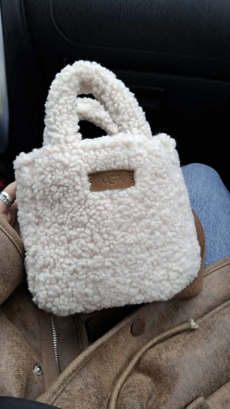 תיק יד פרוותי UGG – תמונה 12