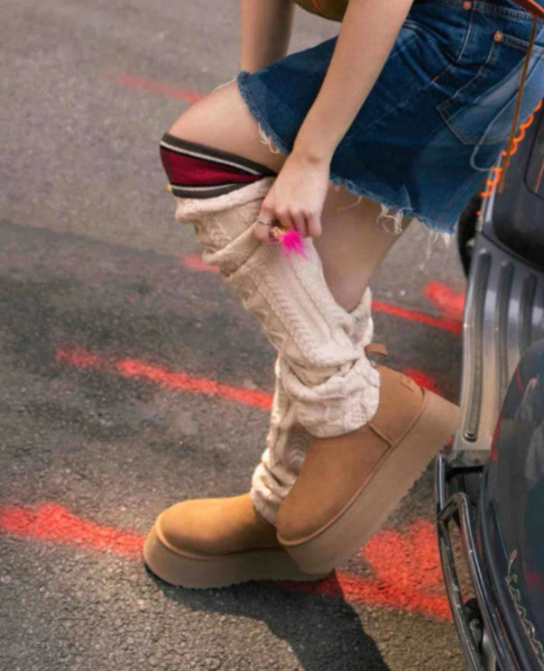 מגפיים UGG בשילוב חותלות – תמונה 18