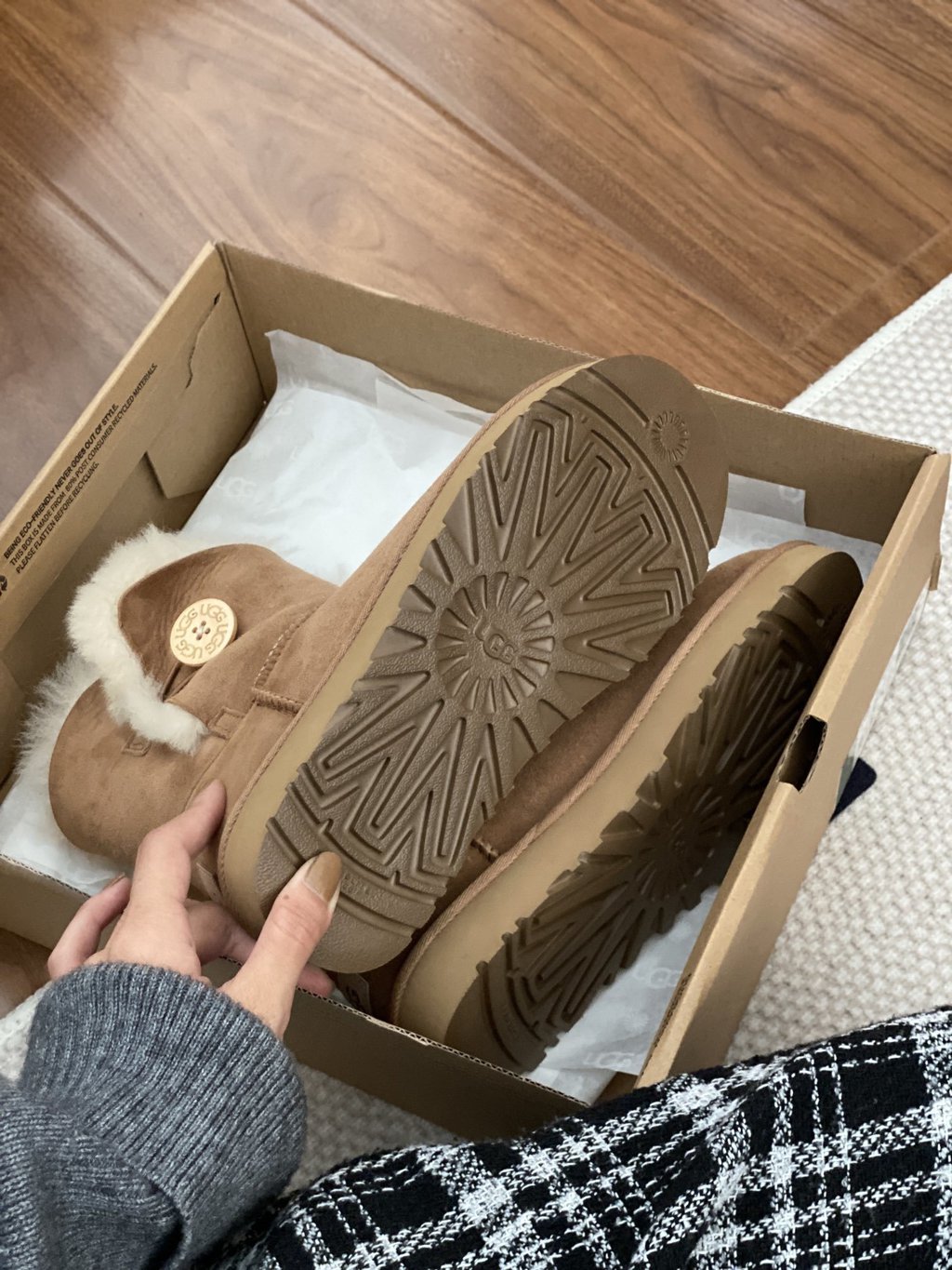 מגפיים UGG עם כפתור – תמונה 5