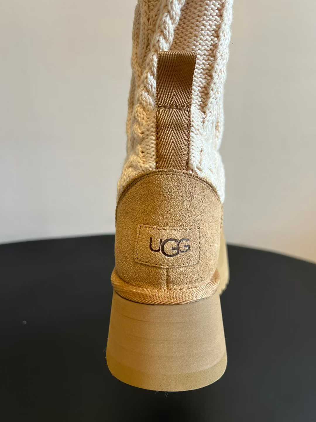 מגפיים UGG בשילוב חותלות – תמונה 11