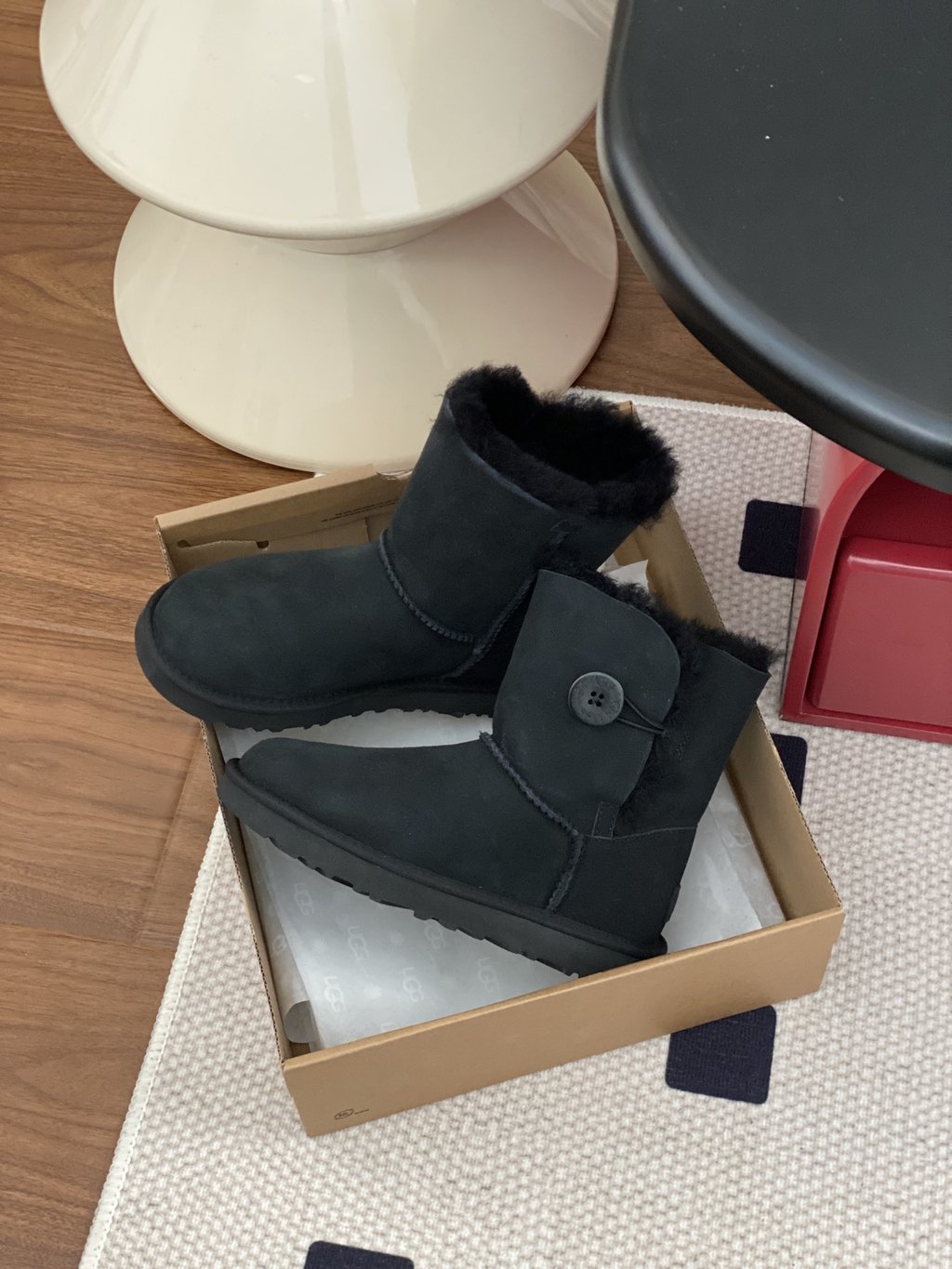מגפיים UGG עם כפתור – תמונה 11