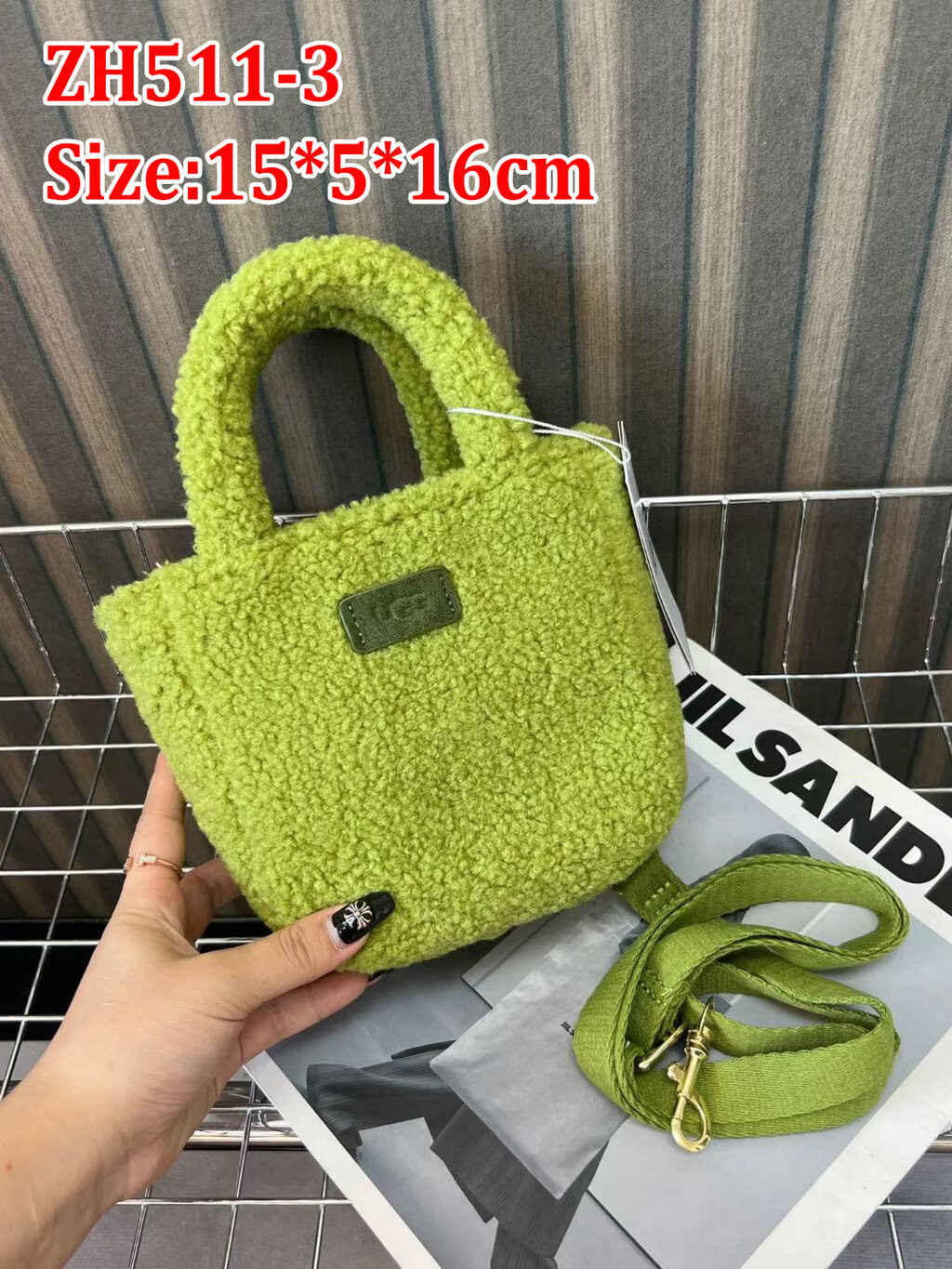 תיק יד פרוותי UGG – תמונה 6