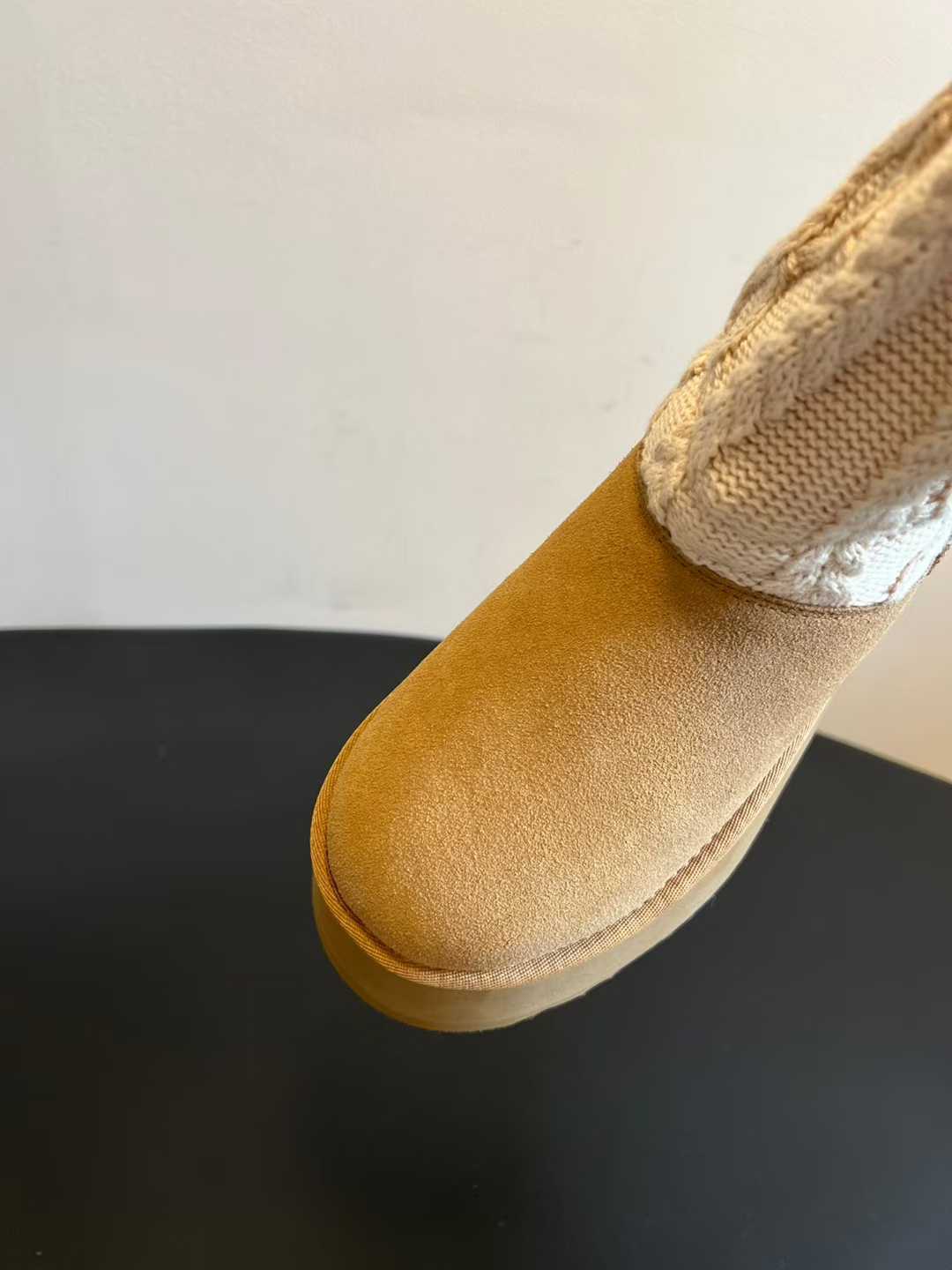 מגפיים UGG בשילוב חותלות – תמונה 12