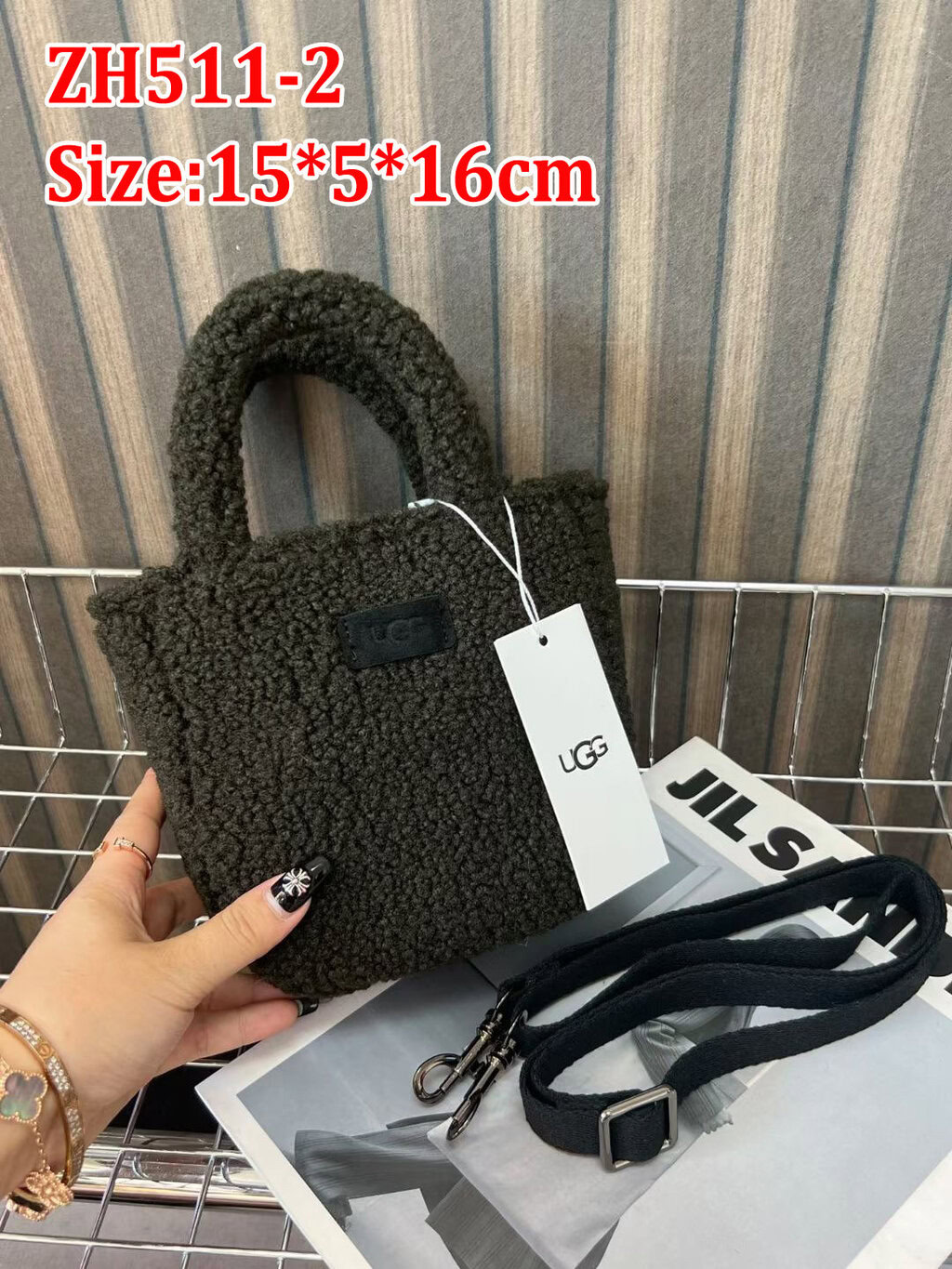 תיק יד פרוותי UGG – תמונה 5
