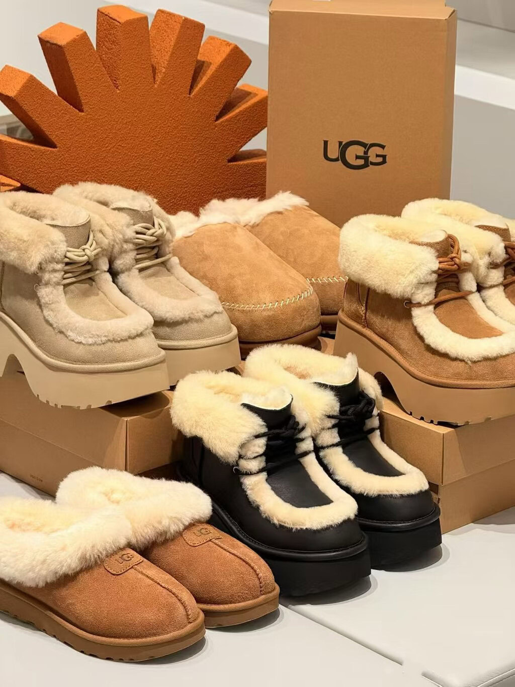 מגפיים UGG אסמי פלטפורמה – תמונה 11