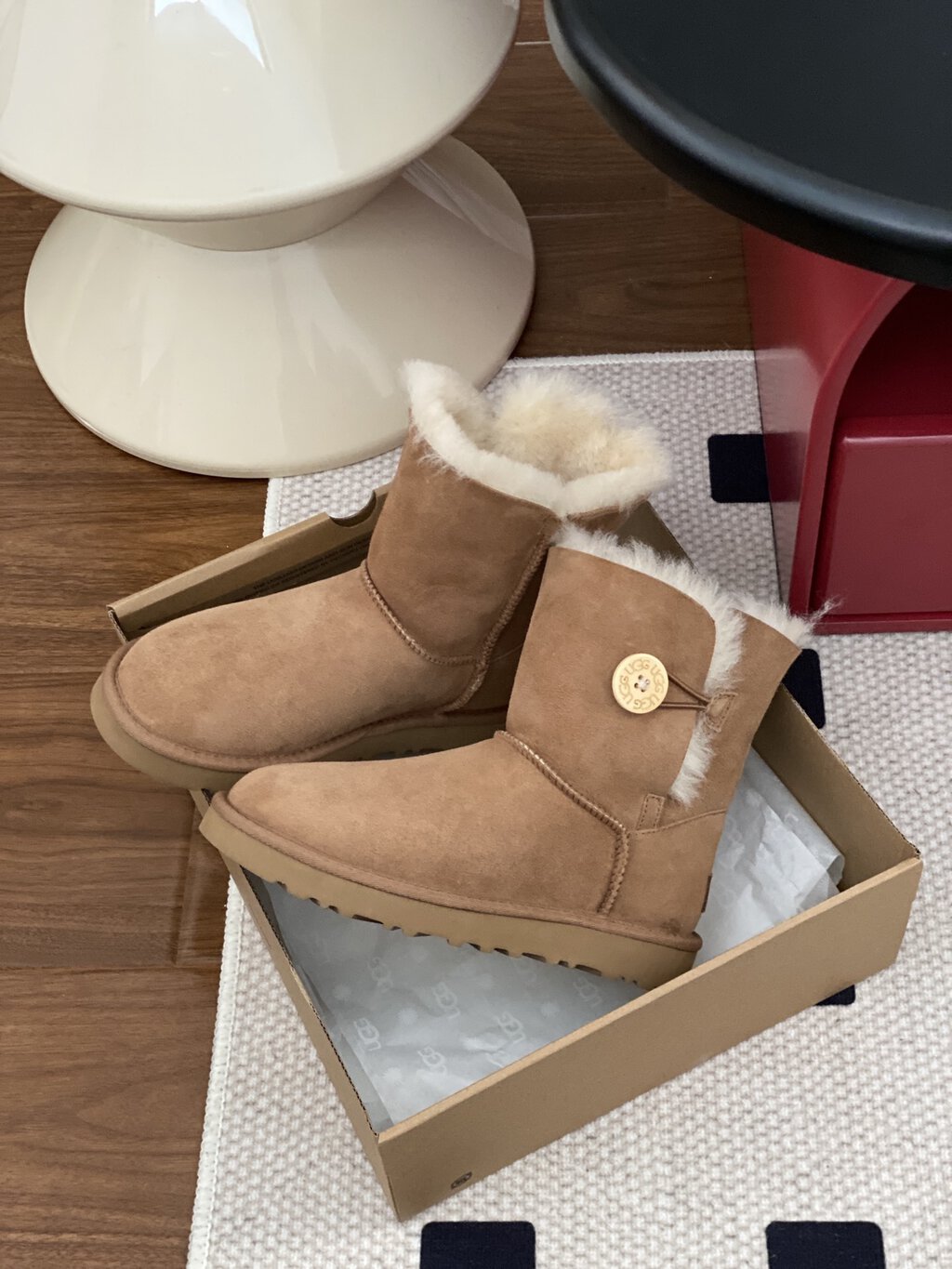 מגפיים UGG עם כפתור – תמונה 8