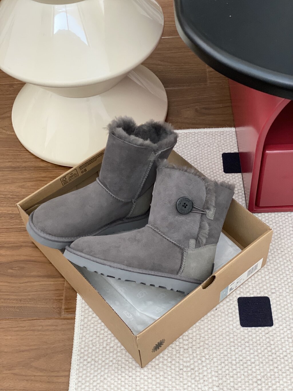 מגפיים UGG עם כפתור – תמונה 9