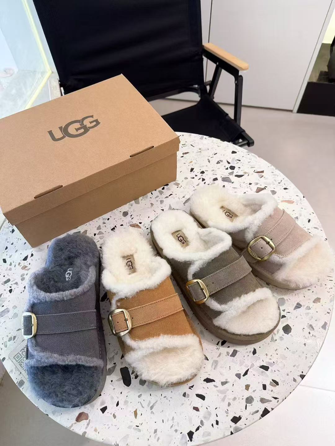 כפכפים UGG