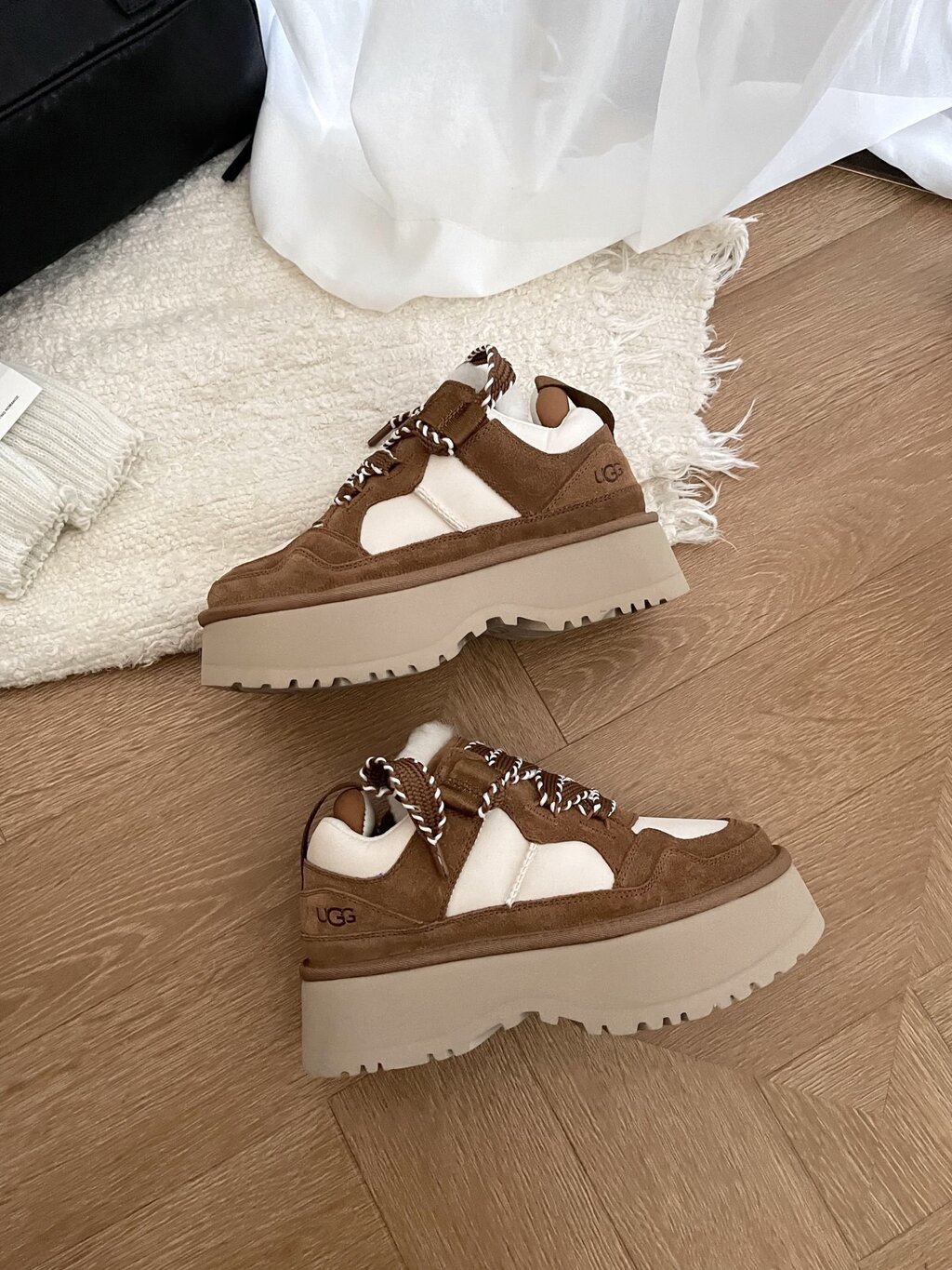 נעליים פלטפורמה UGG – תמונה 12
