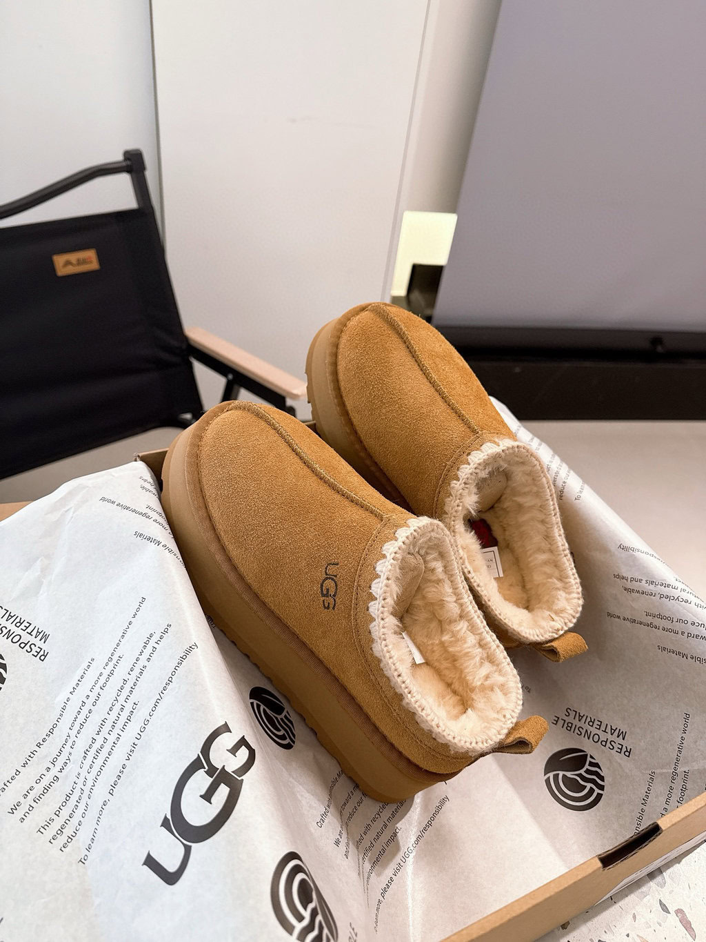 כפכפים UGG Tazz עם ריקמה – תמונה 12
