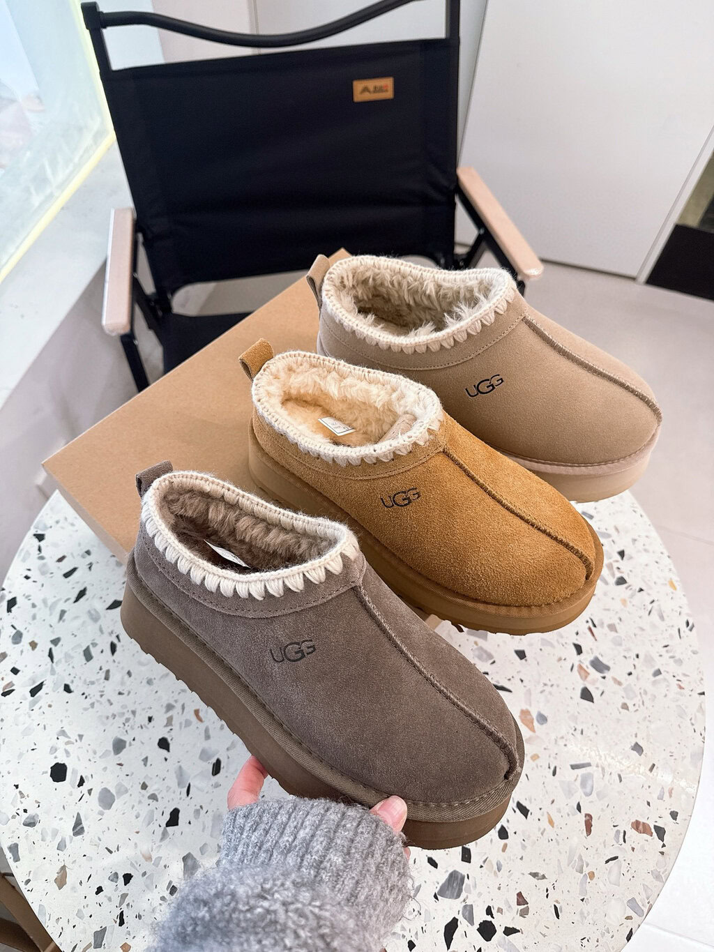 כפכפים UGG Tazz עם ריקמה