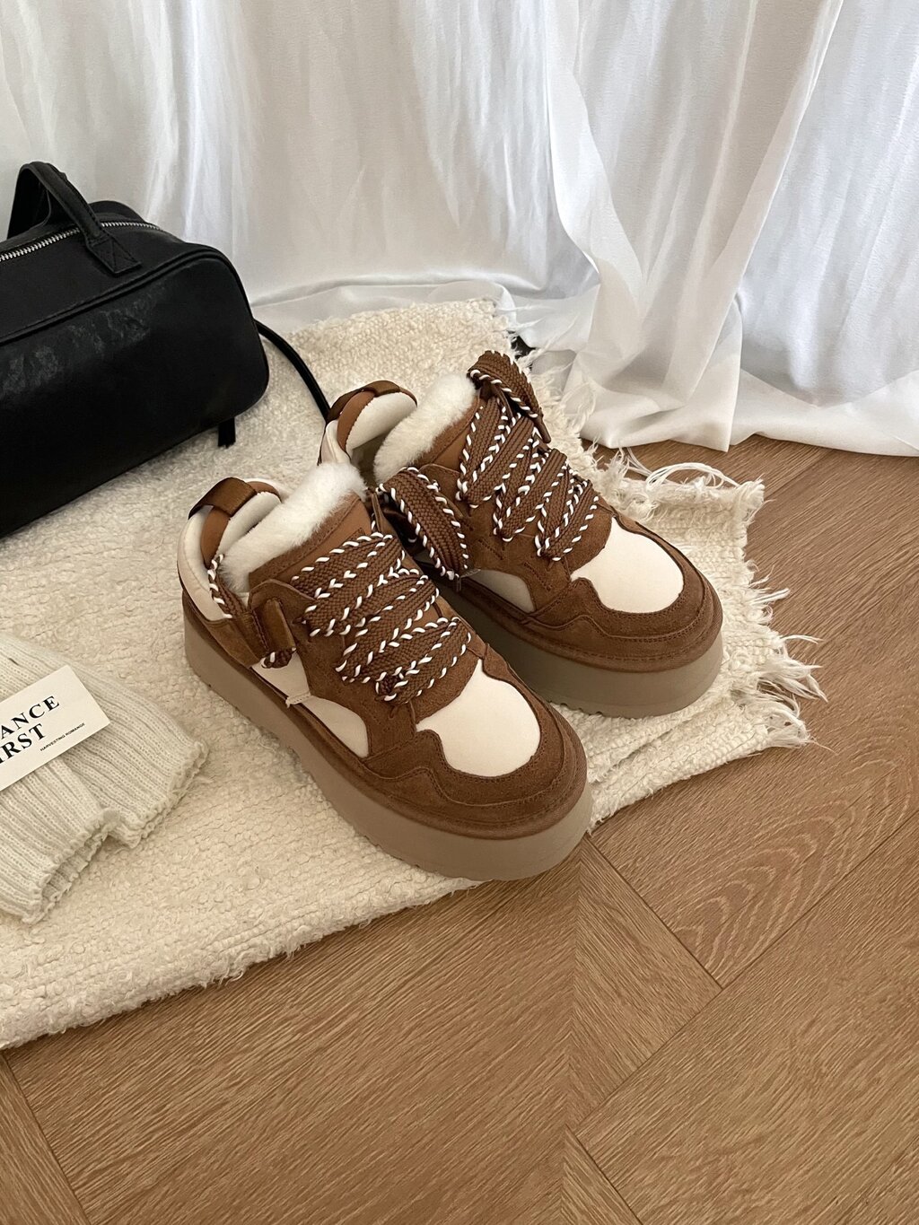 נעליים פלטפורמה UGG – תמונה 14