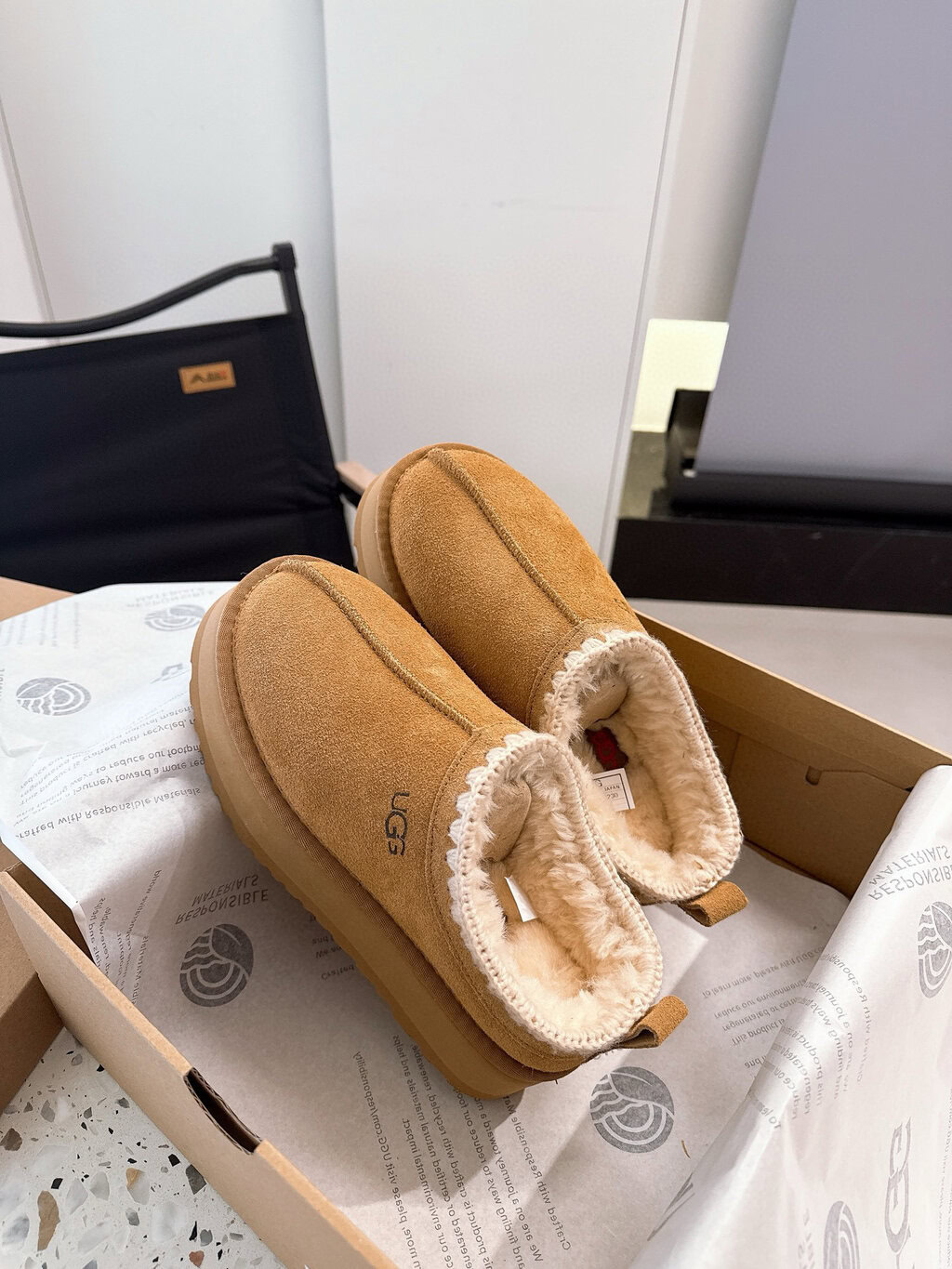 כפכפים UGG Tazz עם ריקמה – תמונה 11