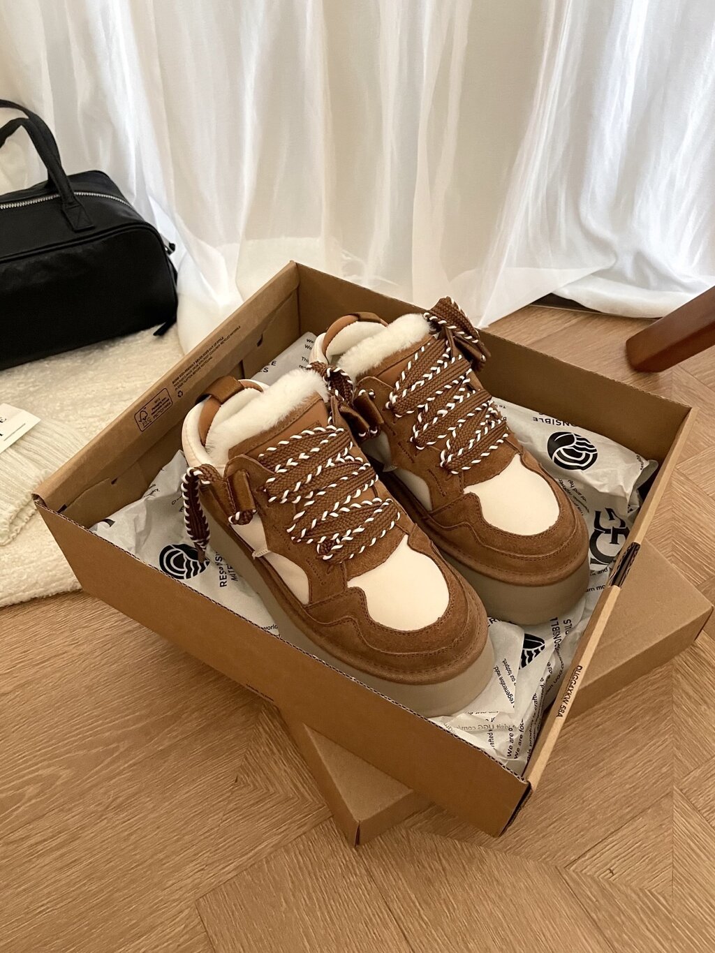 נעליים פלטפורמה UGG