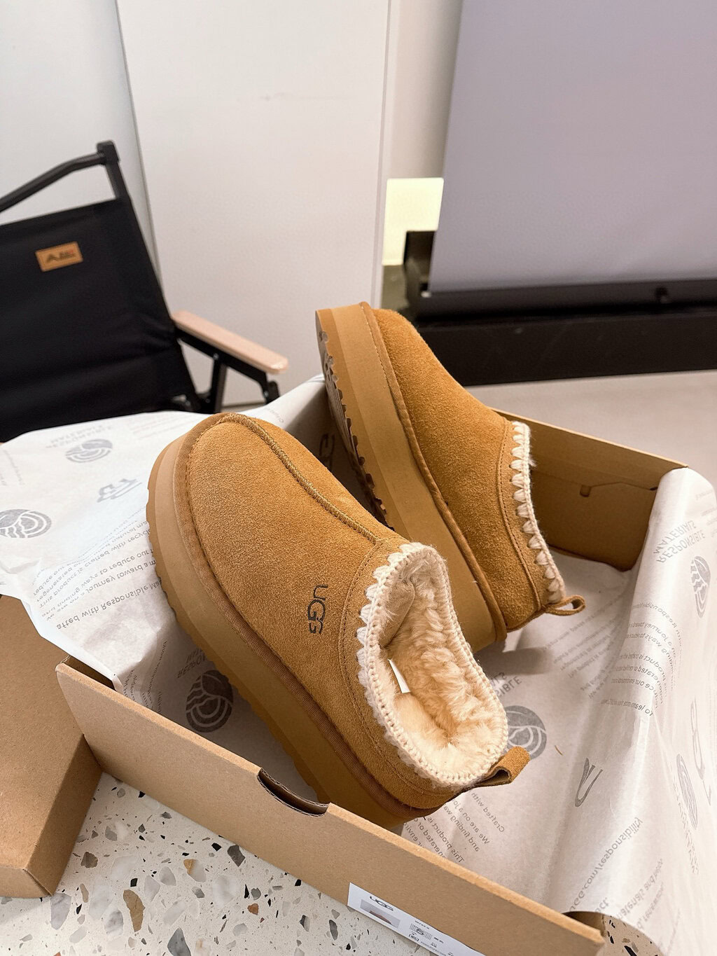 כפכפים UGG Tazz עם ריקמה – תמונה 9