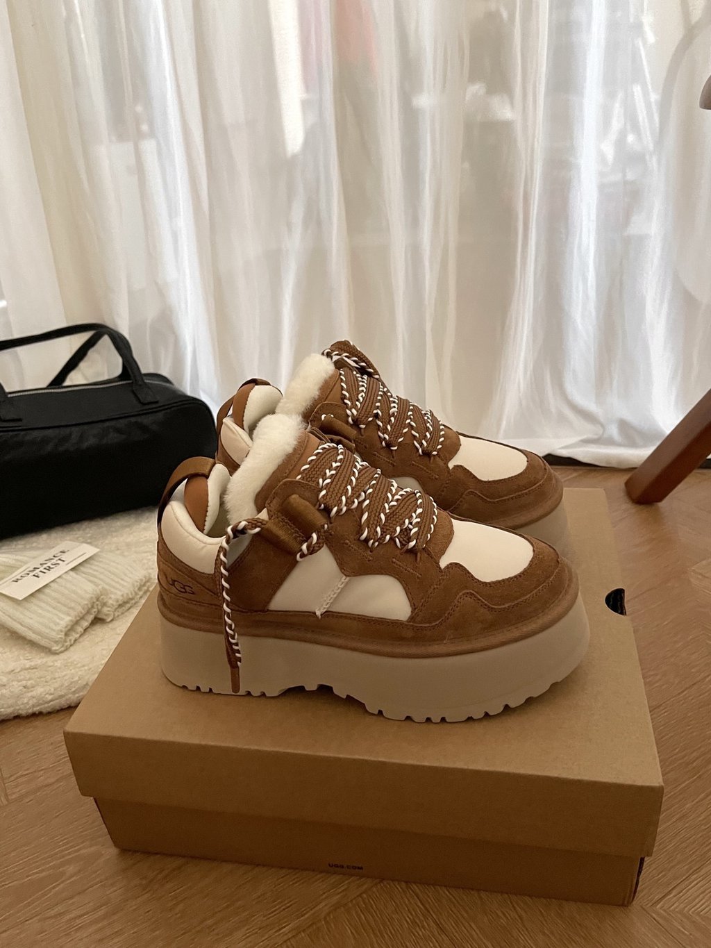 נעליים פלטפורמה UGG – תמונה 11