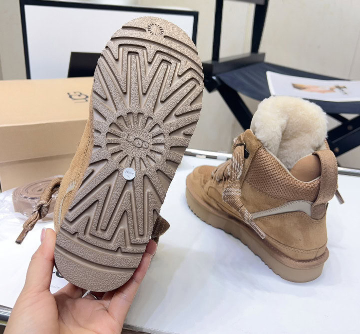 נעליים שרוכים UGG – תמונה 10