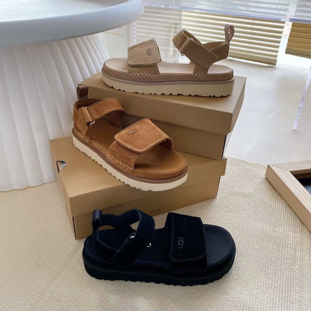 סנדלים UGG