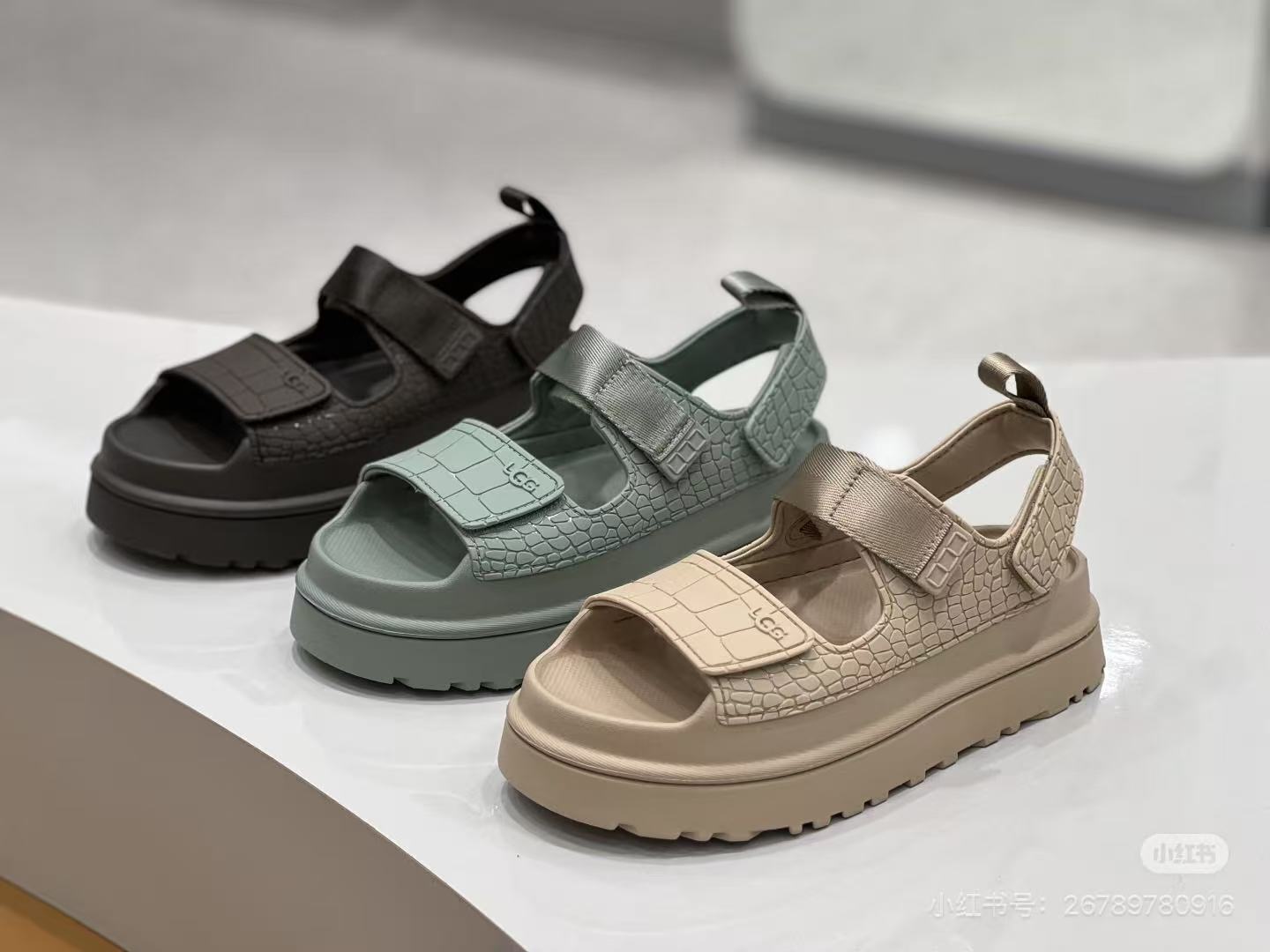 סנדלים פלטפורמה UGG – תמונה 6
