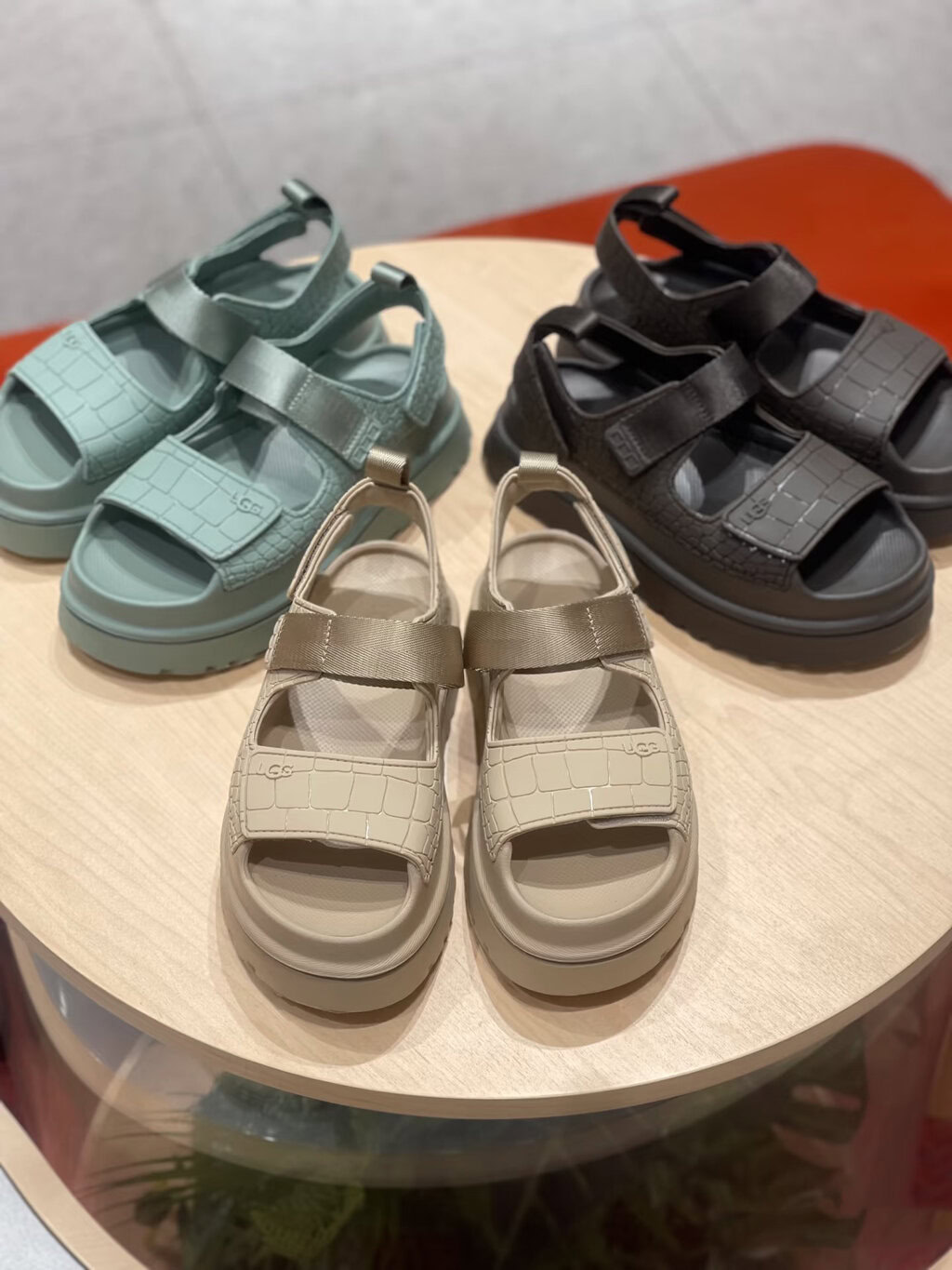 סנדלים פלטפורמה UGG – תמונה 8