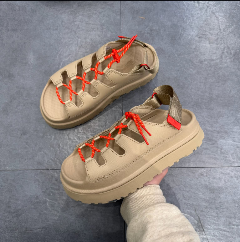 סנדלים UGG