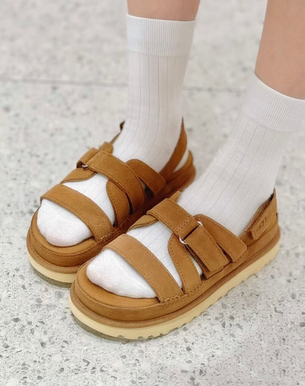 סנדלים UGG – תמונה 16