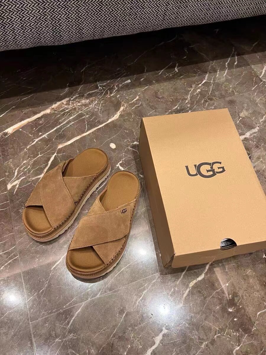 כפכפים UGG