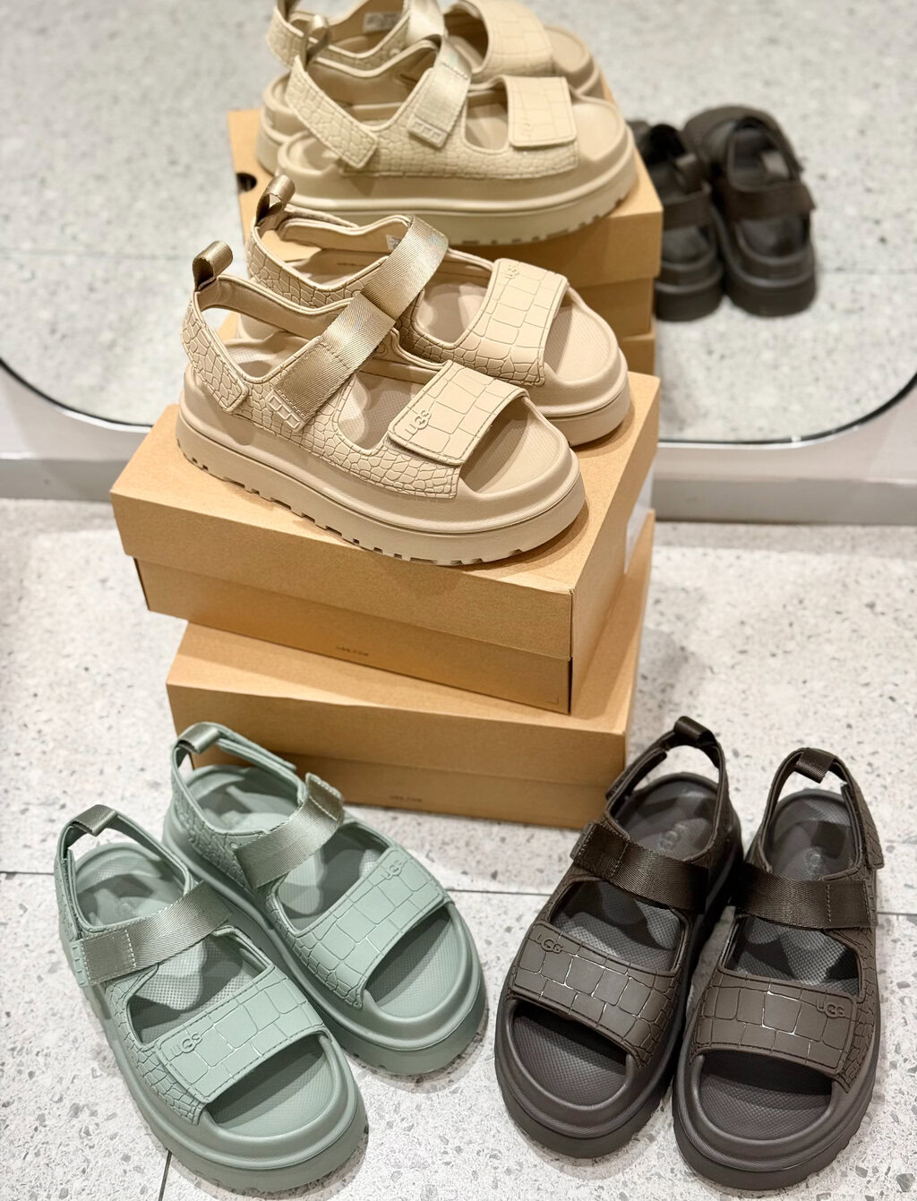 סנדלים פלטפורמה UGG – תמונה 6