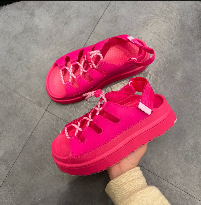 סנדלים UGG – תמונה 3