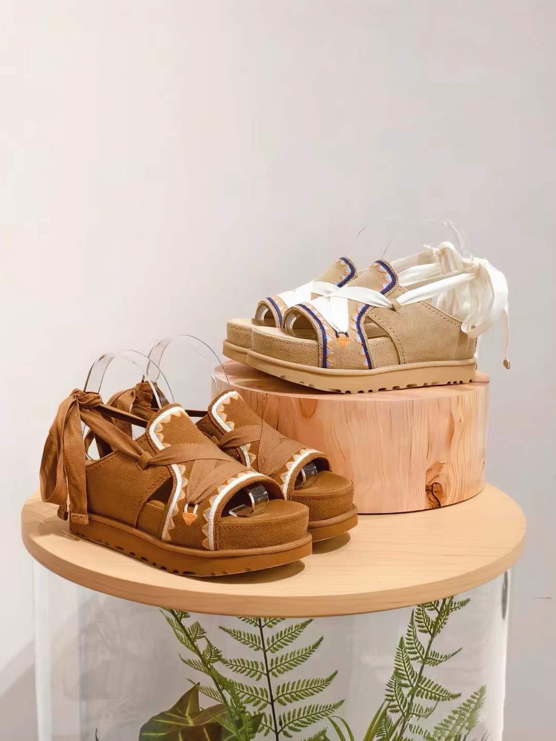 כפכפי קשירה UGG – תמונה 10