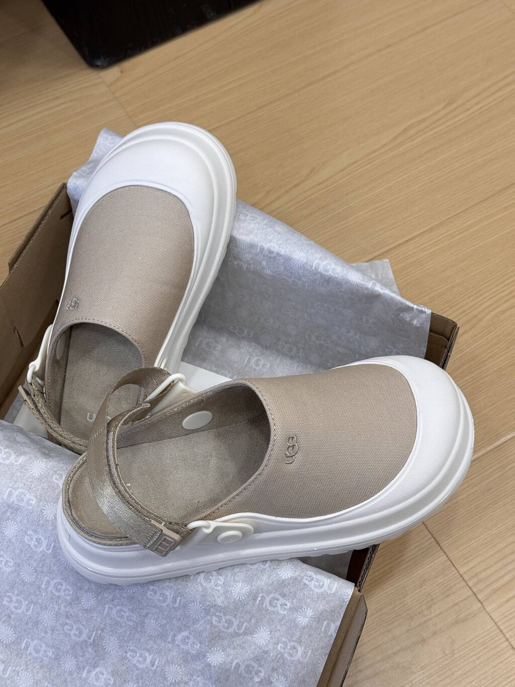 כפכפים UGG