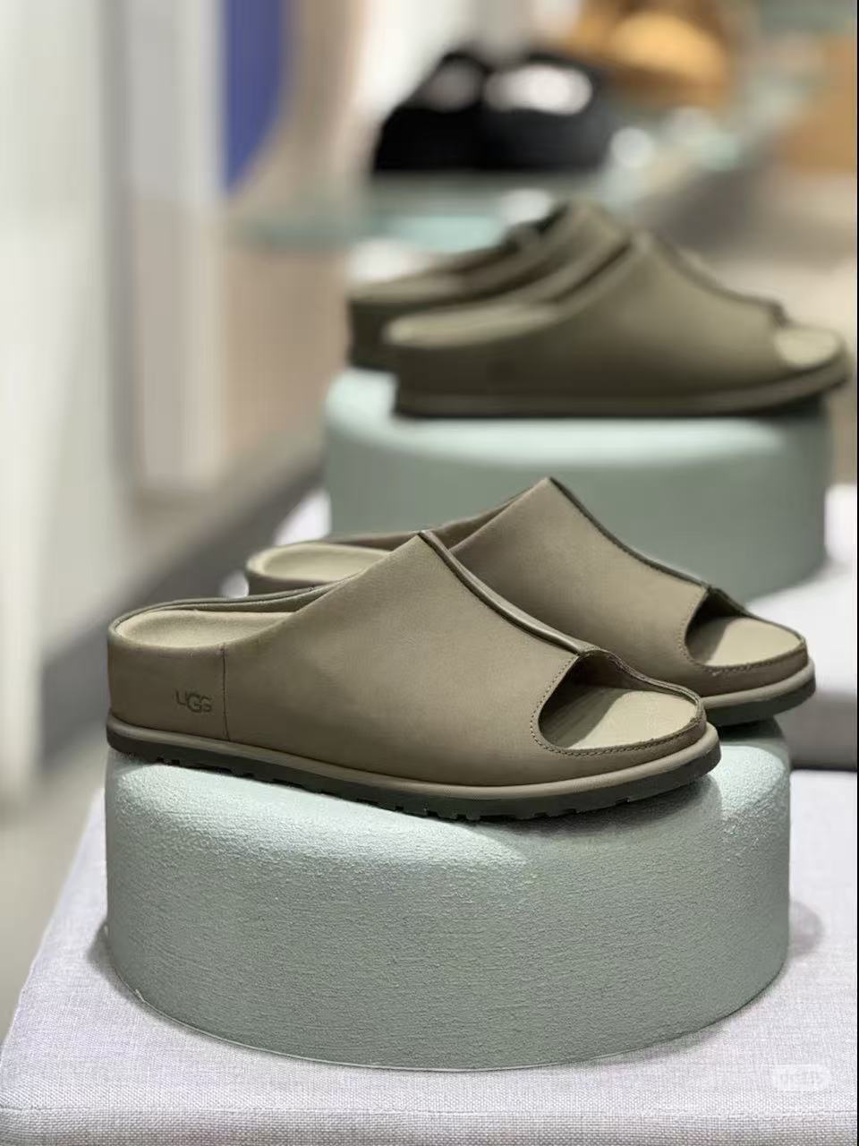 כפכפים UGG – תמונה 13