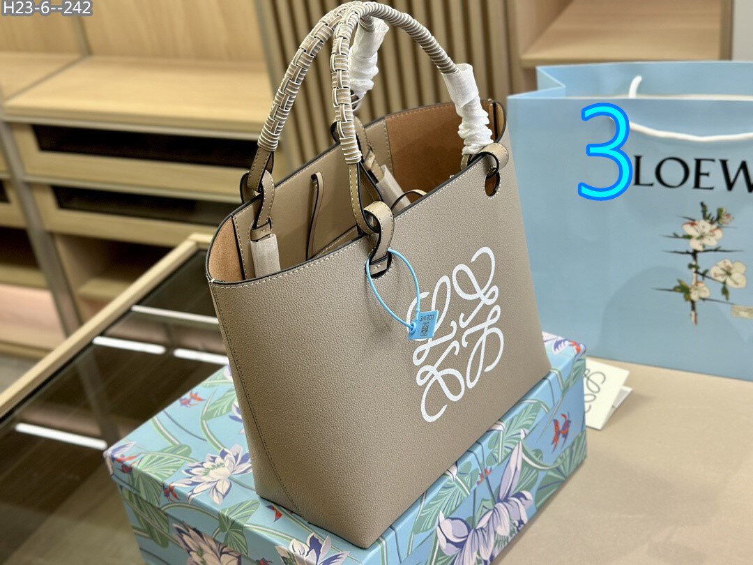 תיק צד LOEWE מעור רך – תמונה 8