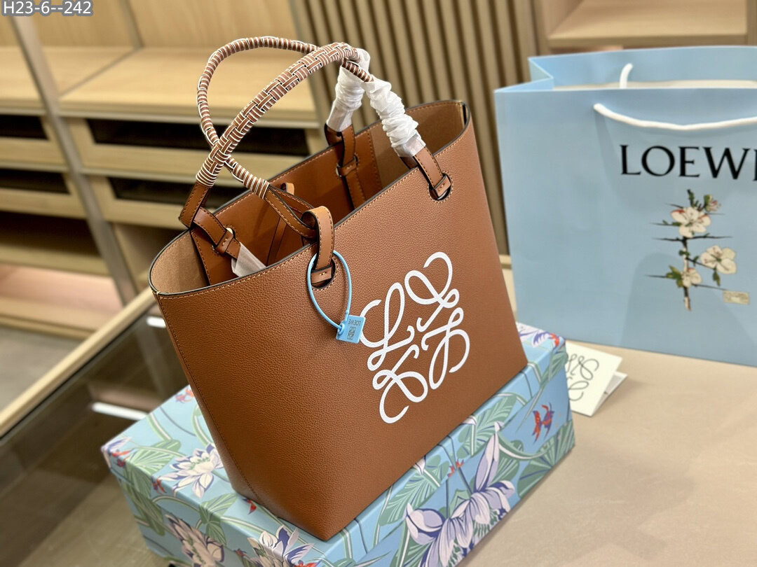 תיק צד LOEWE מעור רך – תמונה 3