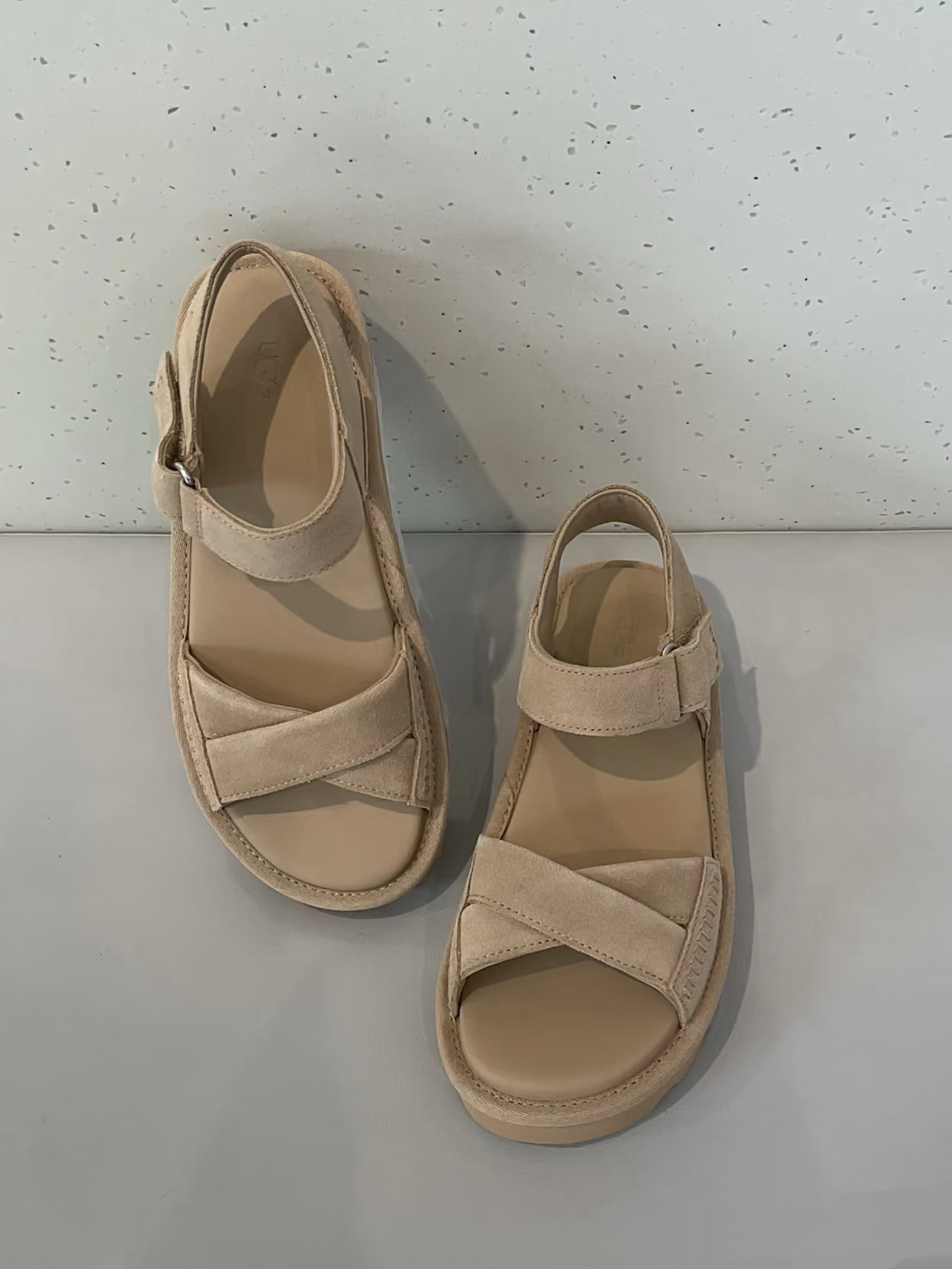 סנדלים גולדנסטאר UGG – תמונה 6