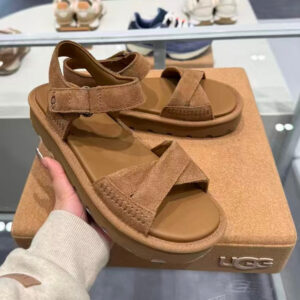 סנדלים גולדנסטאר UGG