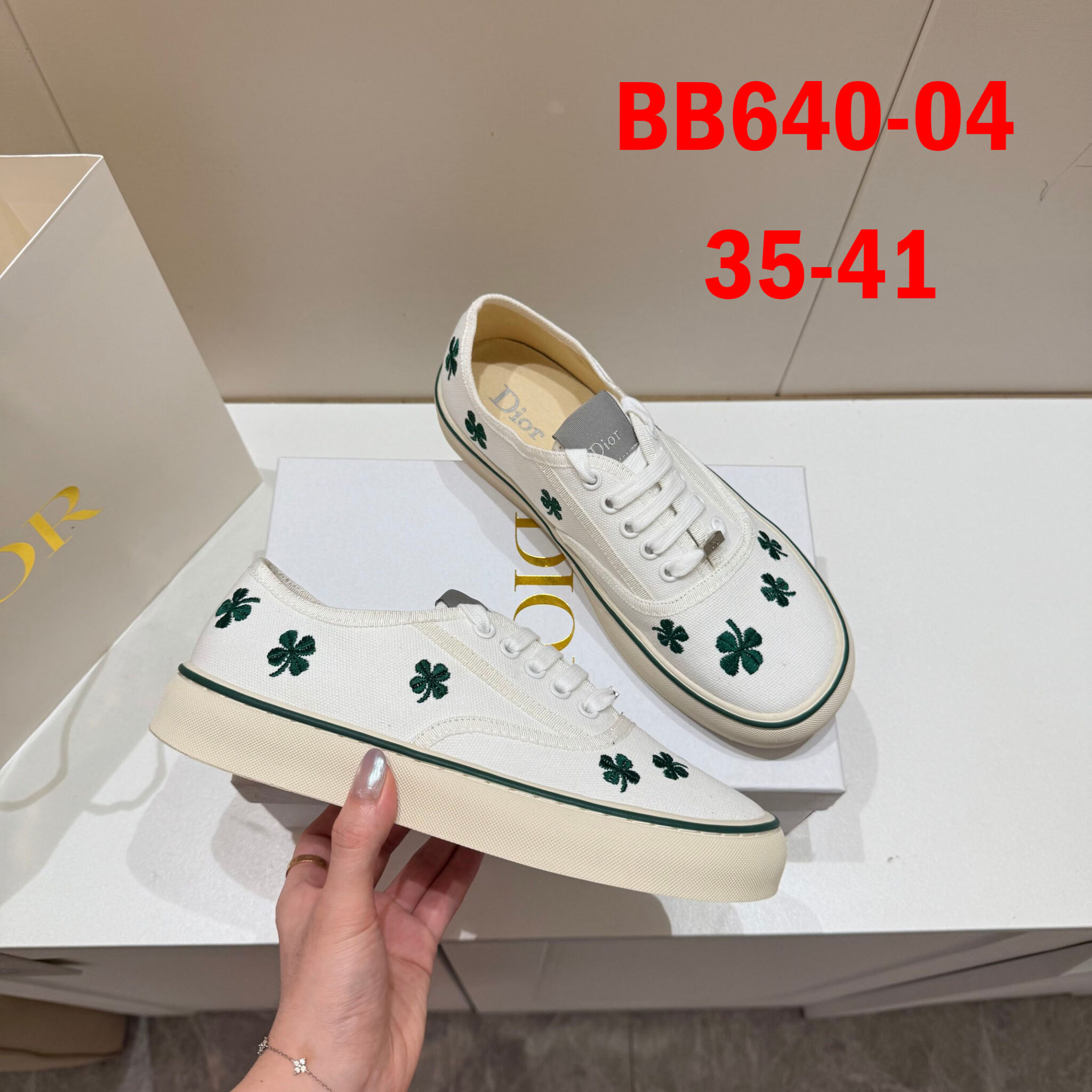 סניקרס דיור – תמונה 6