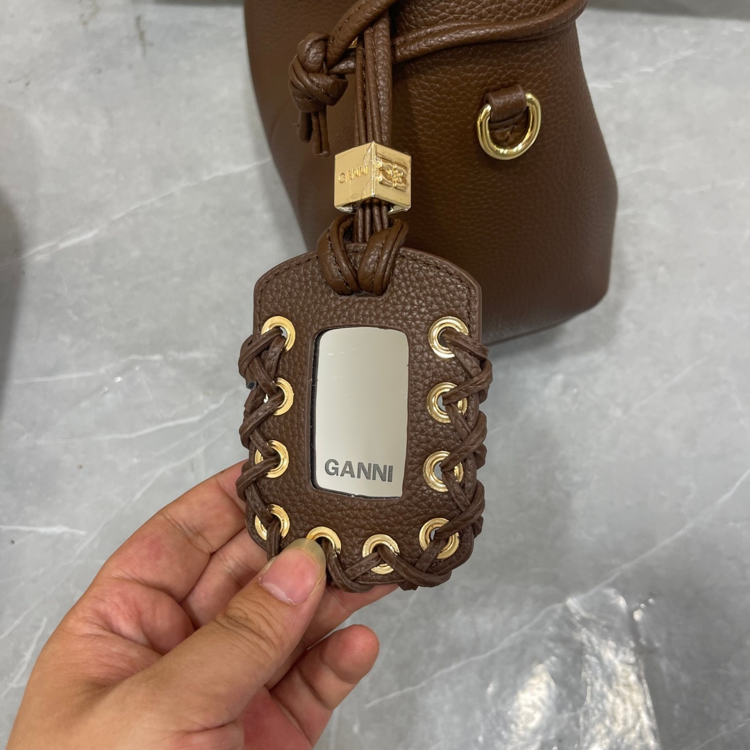 תיק יד GANNI – תמונה 17