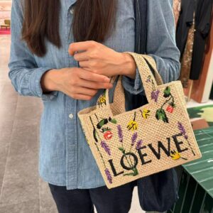תיק פרחוני loewe