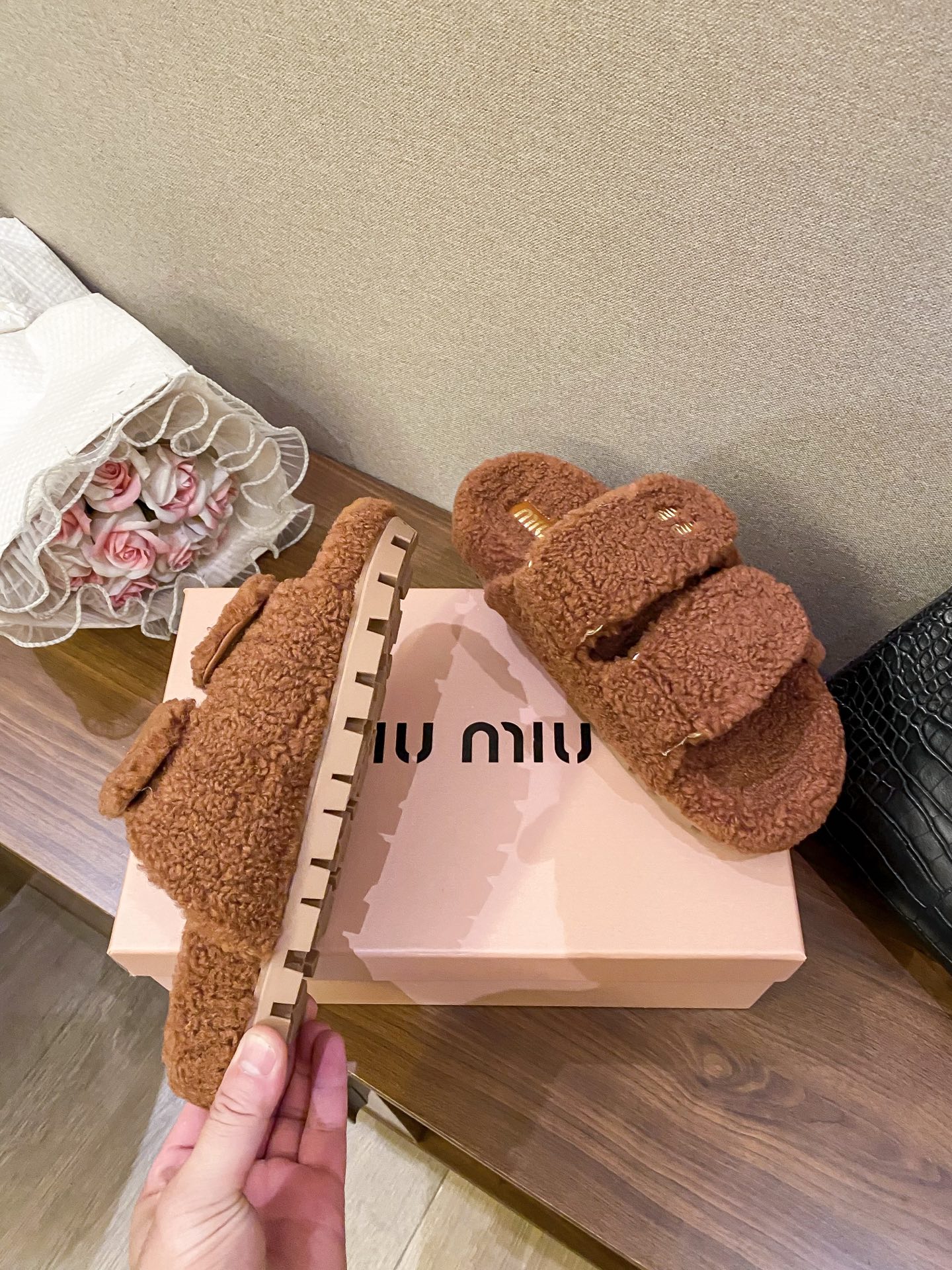 כפכפים חורפיים מיו מיו – תמונה 10